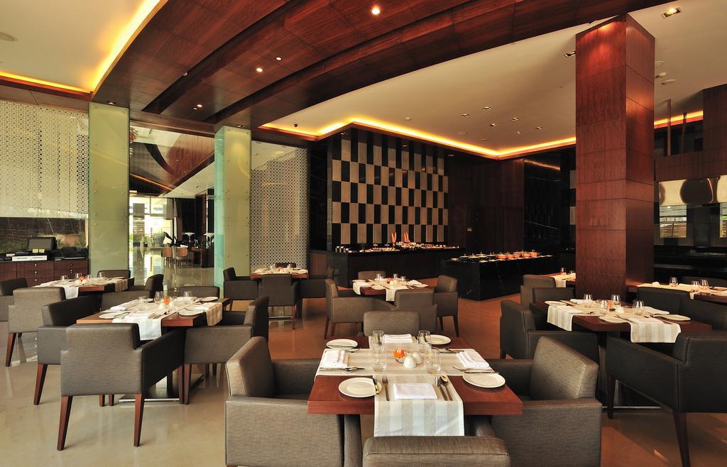 The Anya Hotel-Golf Course Road Ґурґаон Екстер'єр фото