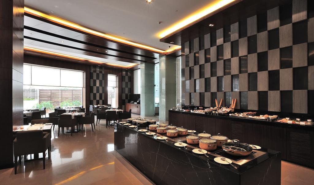 The Anya Hotel-Golf Course Road Ґурґаон Екстер'єр фото