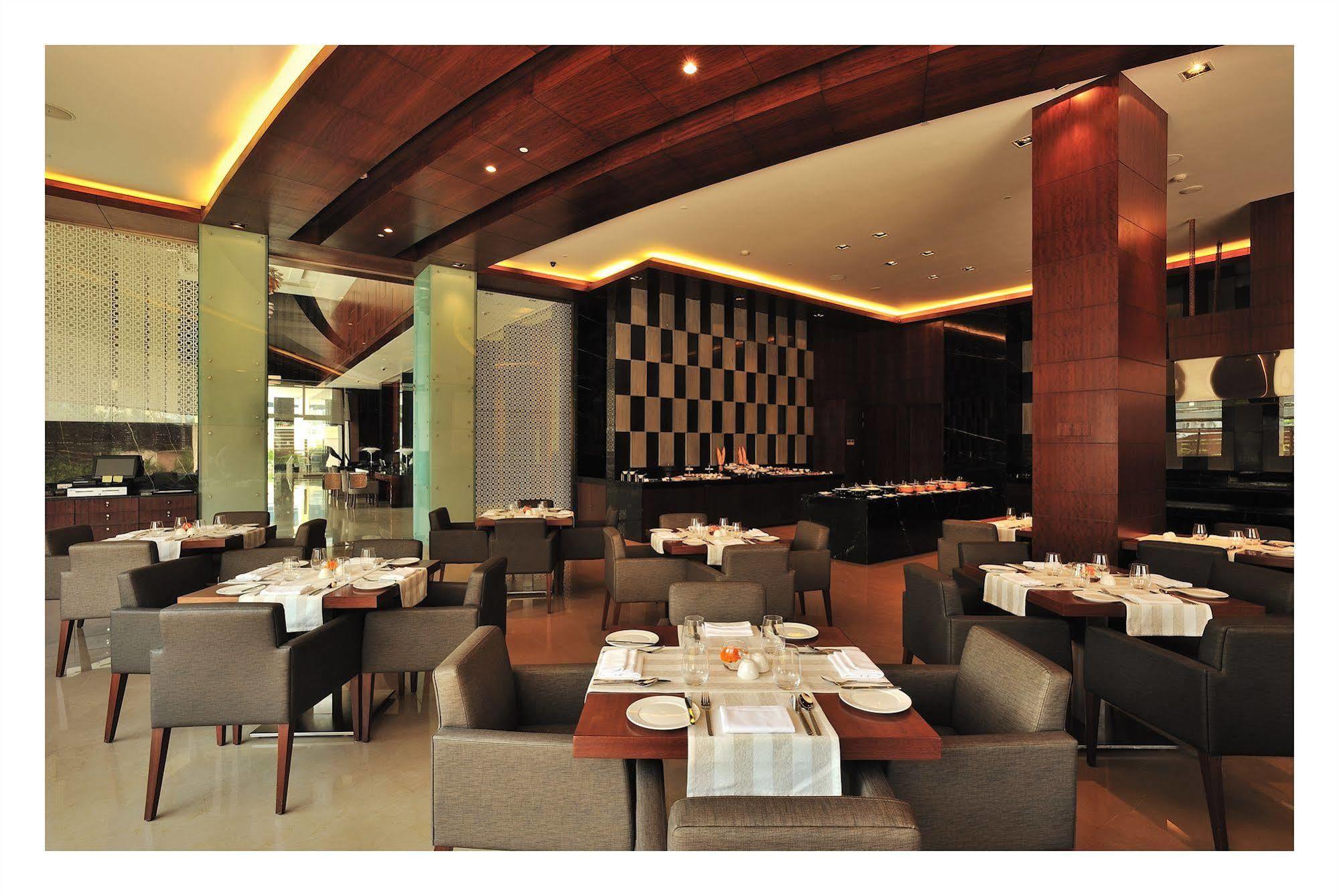 The Anya Hotel-Golf Course Road Ґурґаон Екстер'єр фото