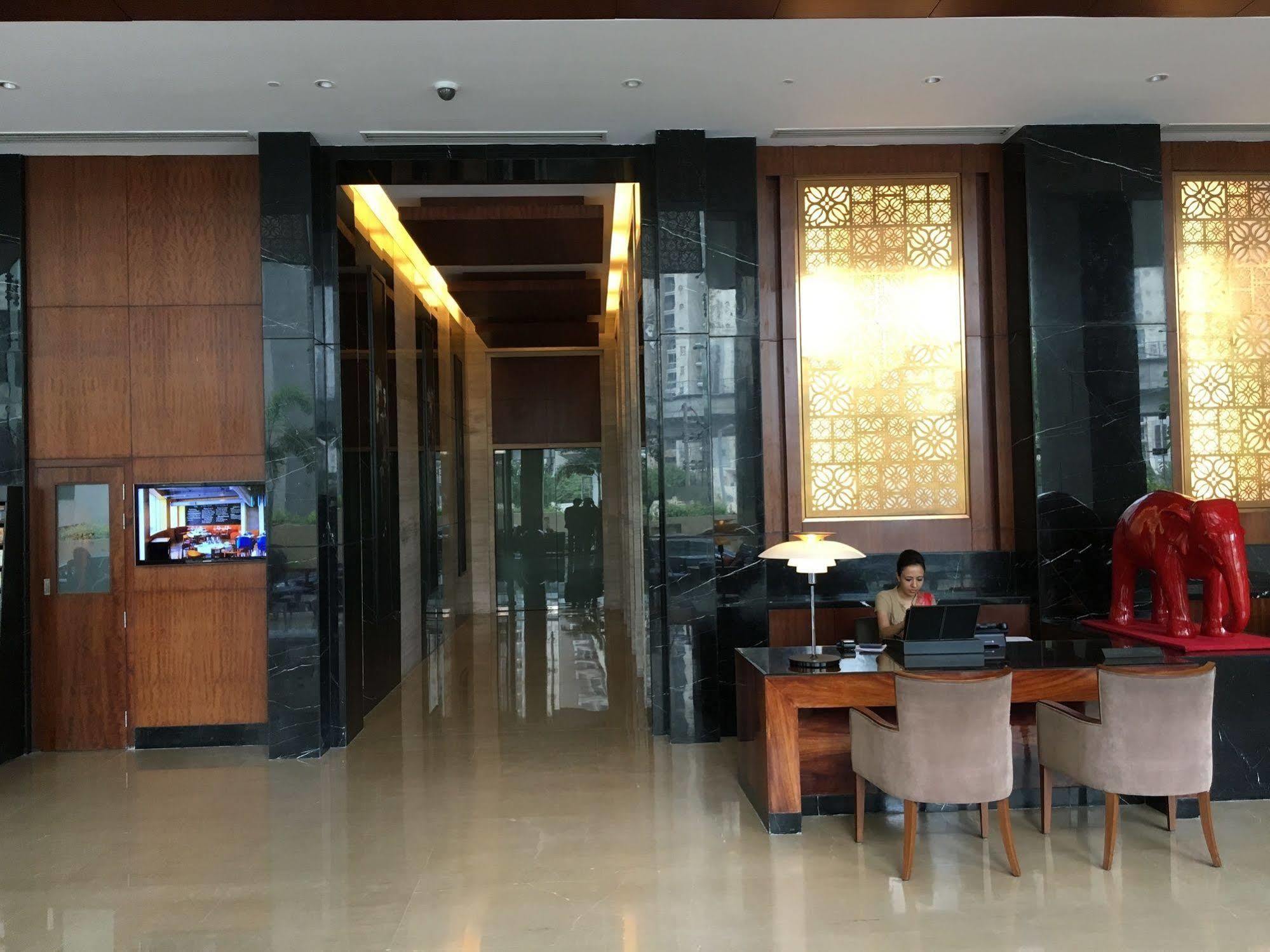 The Anya Hotel-Golf Course Road Ґурґаон Екстер'єр фото