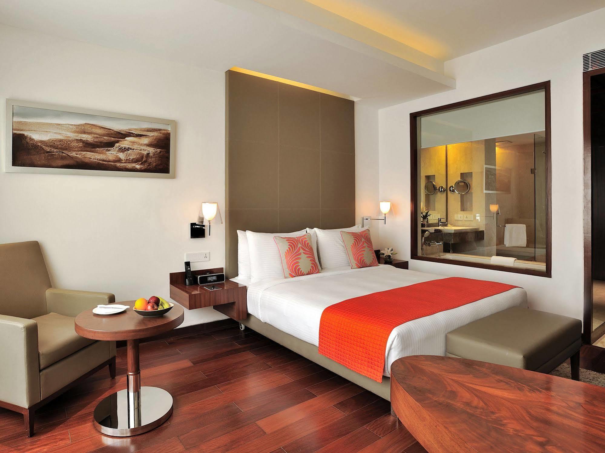 The Anya Hotel-Golf Course Road Ґурґаон Екстер'єр фото