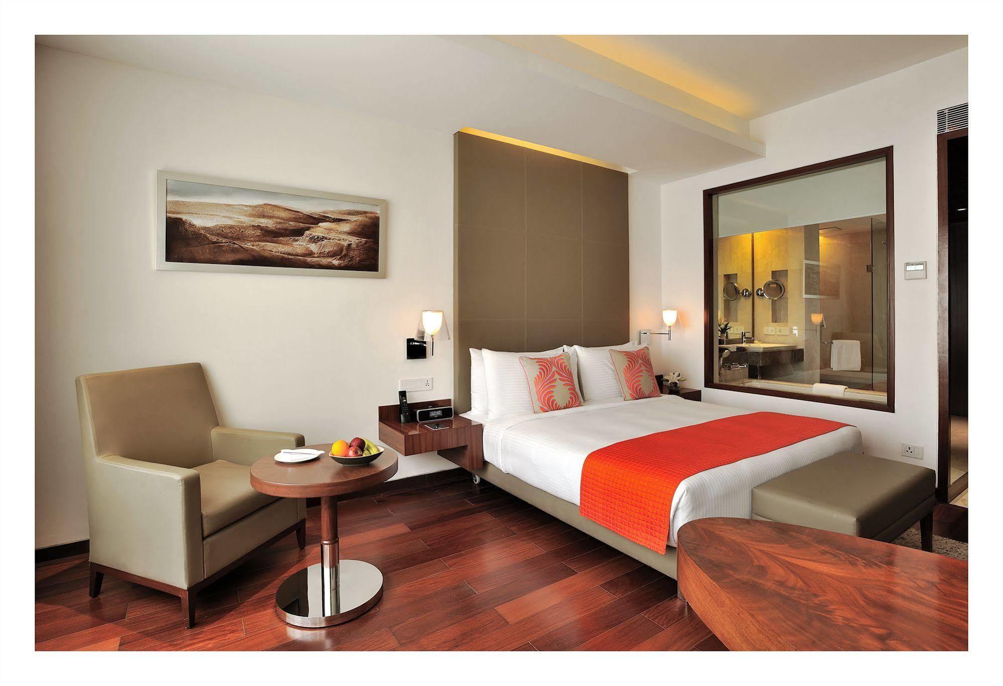 The Anya Hotel-Golf Course Road Ґурґаон Екстер'єр фото