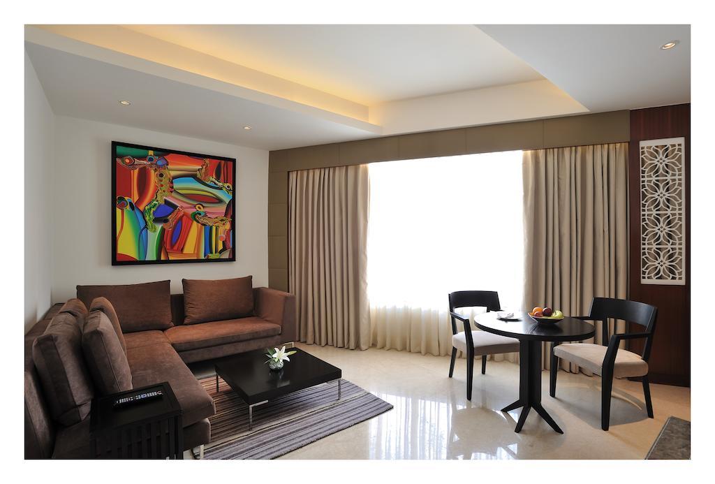 The Anya Hotel-Golf Course Road Ґурґаон Екстер'єр фото